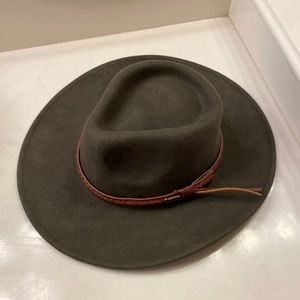 New 100% wool Australian hat! Never worn. Inside band measures 24 in.